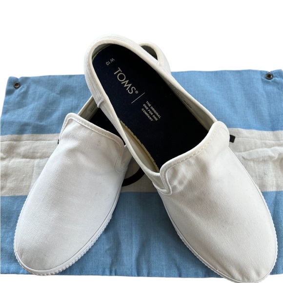 Toms White Canvas Slip Ons. Size-10. Comes with Dust bag.  Worn 2 or 3 times. - Picture 1 of 15